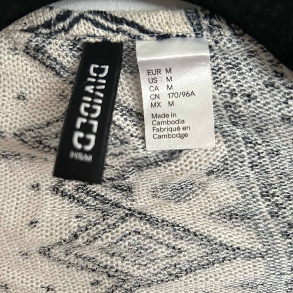 Lightweight Patterned Cardigan - Picture 3 of 3